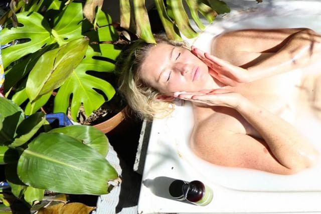Cleansing Face In Bath | Verissima Natural Skin Care